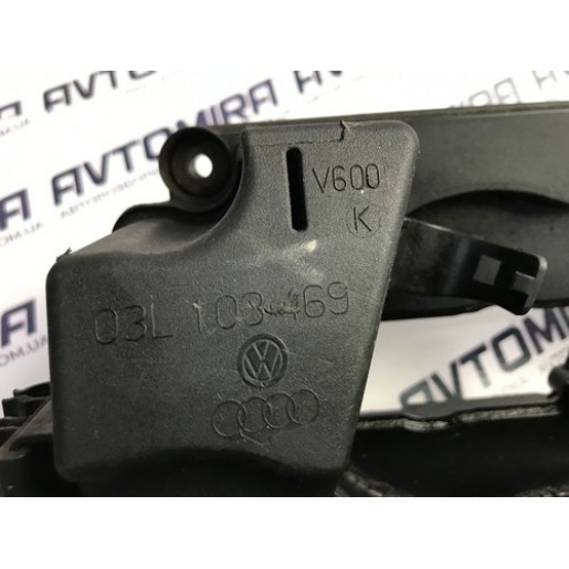 Крышка головки блока цилиндров VW Passat B6 2.0TDI 2005-2010 03L103469